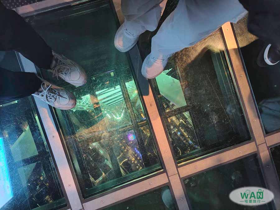 晴空塔透明玻璃地板