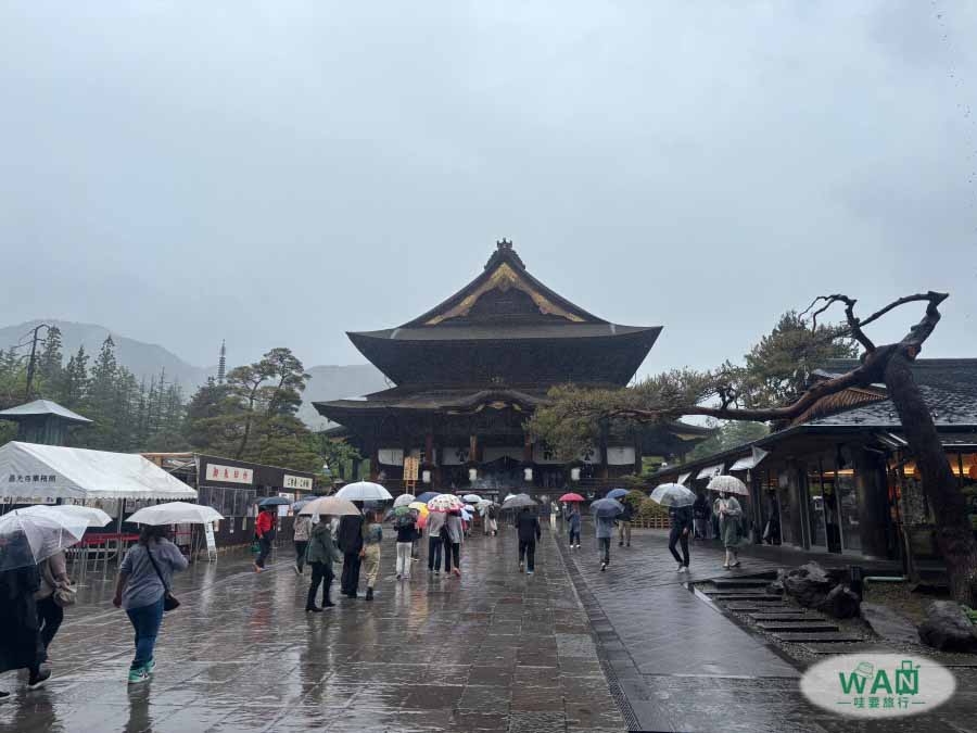 善光寺雨天